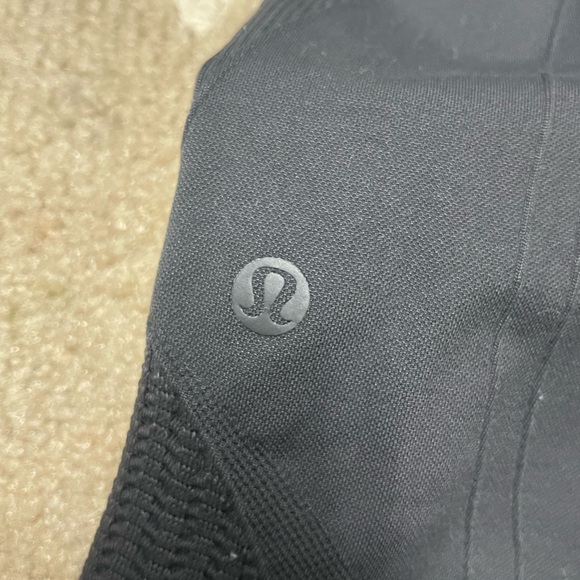 Lululemon - Picture 3 of 4